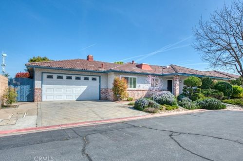 842 Fallbrook Ave, Fresno, CA 93720-2536