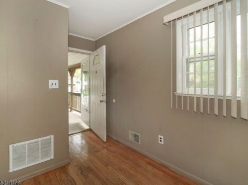 80 Star St, Iselin NJ  08830-1860 exterior