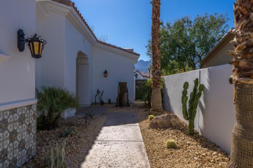 81530 Carboneras, La Quinta CA  92253-8219 exterior