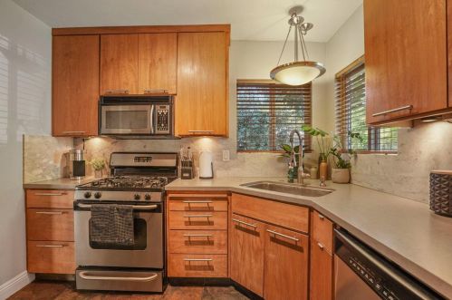 520 Falls Ave, Lodi CA  95240-1018 exterior