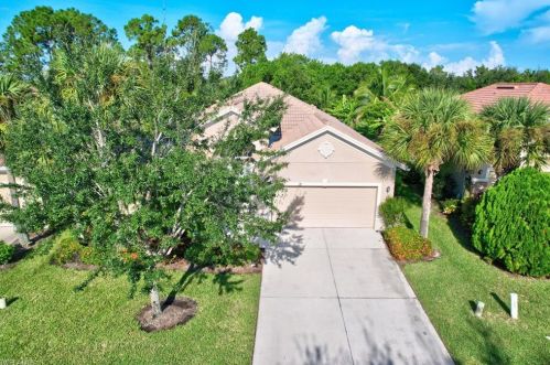 8230 Valiant Dr, Naples, FL 34104-6672