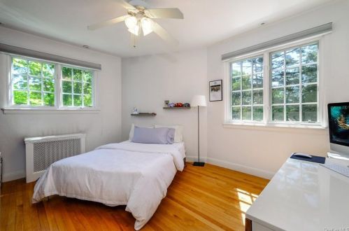 8 Parkway, Mount Vernon NY  10552-1219 exterior