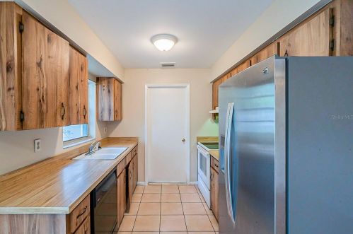 6419 Summit Dr, Orlando, FL 32810-2526