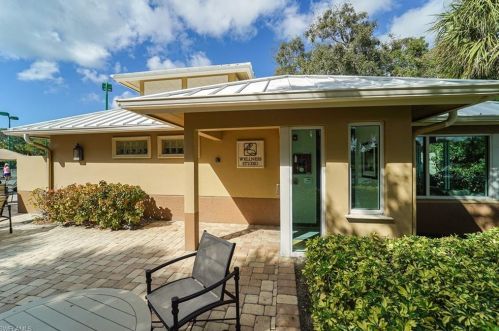 841 Tanbark Dr, Naples FL  34108-8578 exterior