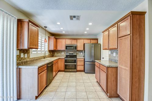 1802 Cheyenne Dr, Chandler, AZ 85224-1843