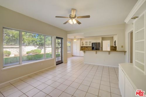 26520 Mistletoe Ct, Santa Clarita CA  91355-3525 exterior