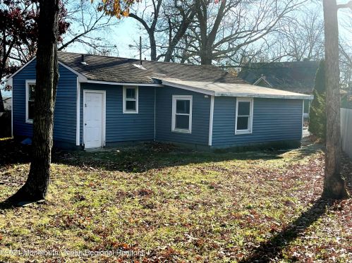 822 Sussex Dr, Bricktown, NJ 08723-6216