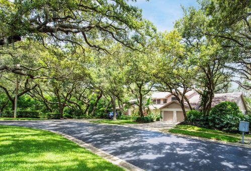 1990 Whispering Way, Tarpon Springs, FL 34689-5858
