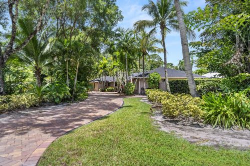 8515 Thousand Pines Cir, West Palm Beach, FL 33411-1903