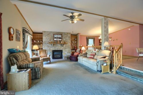 12 Burke Dr, Lees Cross Roads, PA 17257-8128