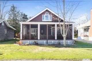 33 Cedar Ct, Laurel, NY 11948-2001
