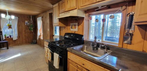 9 Hemlock St, Hillsboro NH  03244-5027 exterior