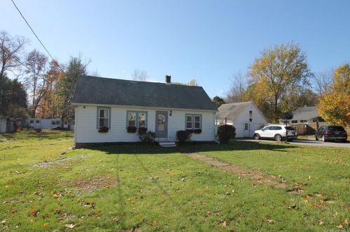 21 Bircher Ave, Poughkeepsie, NY 12601-1006