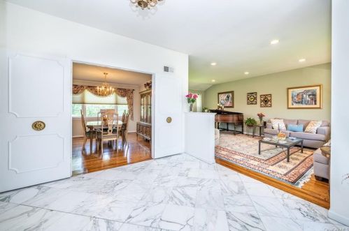 103 Hillandale Dr, New Rochelle, NY 10804-1936