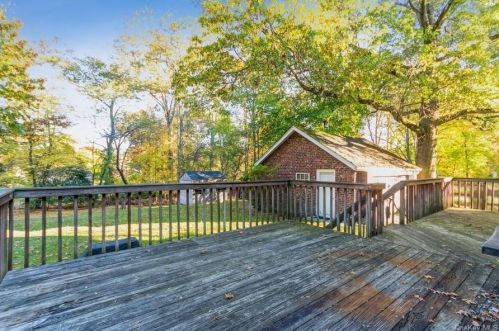 391 Kings Hwy, Valley Cottage NY 10989-1527 exterior