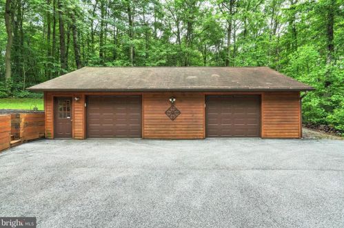 315 Bacon Rd, Red Lion PA  17356-8887 exterior