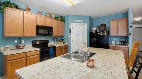 702 26th Ter, Cape Coral, FL 33914-4600
