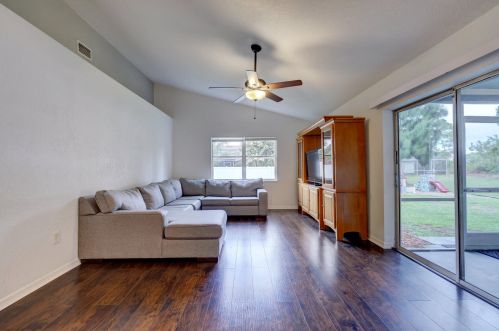 1011 Alexandria Ave, Fort Pierce FL 34953-3401 exterior