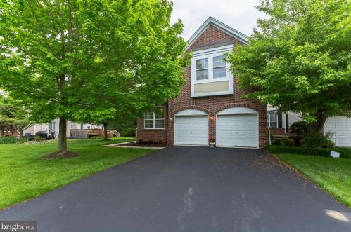 56 Dispatch Dr, Washington Crossing, PA 18977-1162