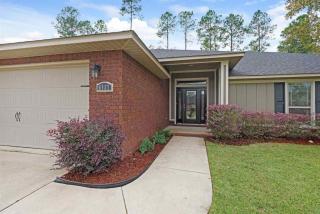 6137 Autumn Pines Cir, Milton, FL 32571-6369