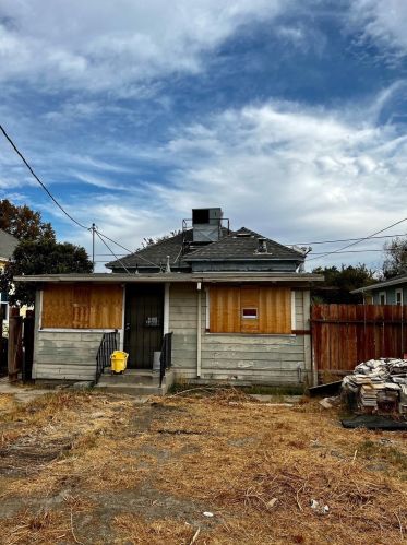 325 K St, Los Banos CA 93635-4136 exterior