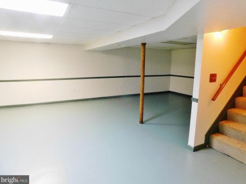 243 Lincoln Dr, Hanover PA 17331-4946 exterior