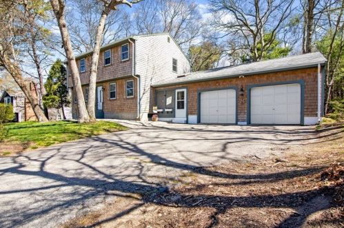 8 Montgomery Dr, Plymouth, MA 02360-5240