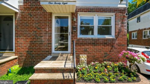 128 Crum Creek Dr, Woodlyn, PA 19094-1907