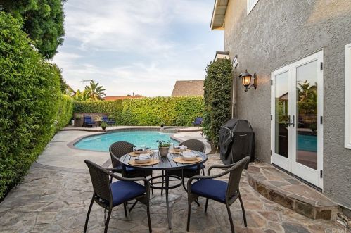 4237 Sussex Cir, Cypress CA  90630-2742 exterior