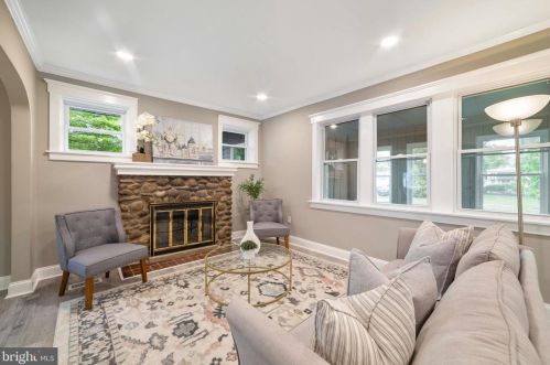 430 Manor Rd, Beverly NJ  08010-1028 exterior