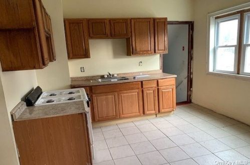 32 Harts Ave, Roosevelt, NY 11575-2223