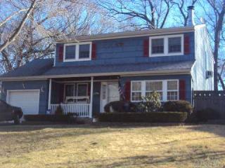 33 Balaton Ave, Hauppauge, NY 11779-1701