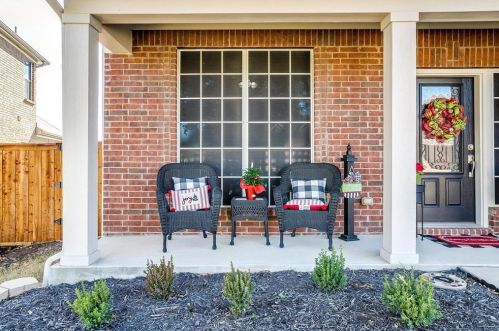 934 Yucca Ct, Burleson, TX 76028-8422