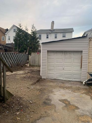 813 Meehan Ave, Far Rockaway NY  11691-5517 exterior