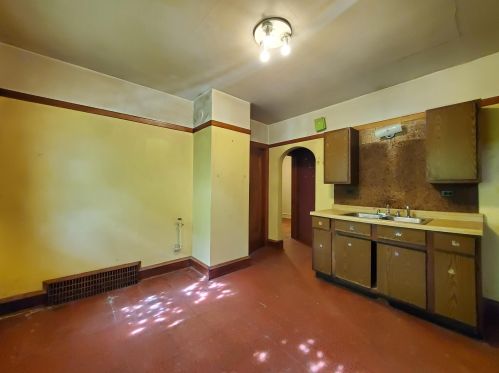 4064 17th St, Milwaukee, WI 53209-6917