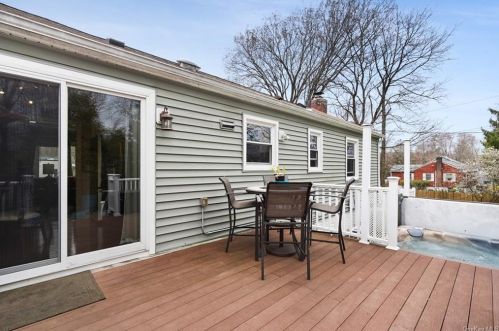 106 Halyan Rd, Yorktown Hgts NY  10598-4304 exterior