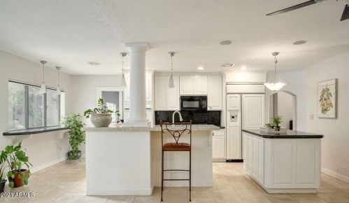 7210 17 Ave, Phoenix AZ 85027-5307 exterior