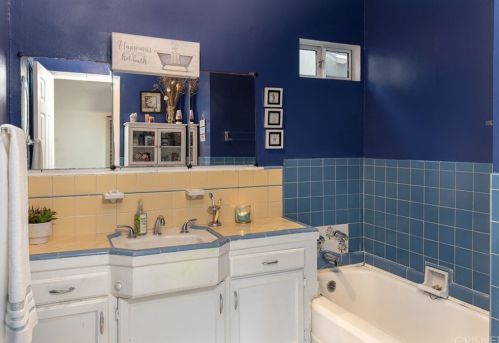 6201 Kraft Ave, North Hollywood CA  91606-4123 exterior