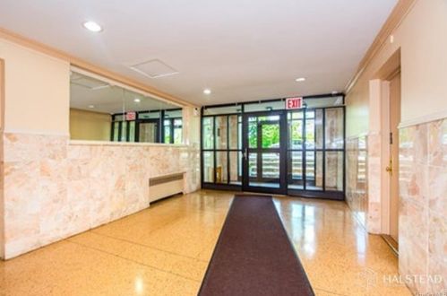 1910 Pelham Pkwy, Bronx, NY 10461-3710
