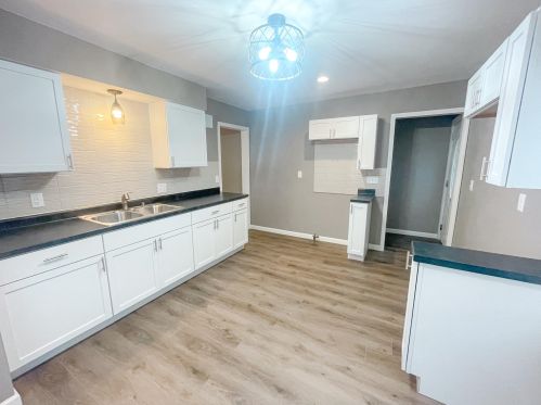 5479 56th St, Milwaukee, WI 53218-3219