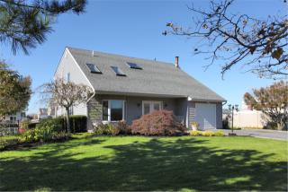 27 Shore Dr, Copiague, NY 11726-5300