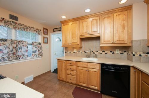 1204 Wayne Rd, Tavistock, NJ 08033-3640