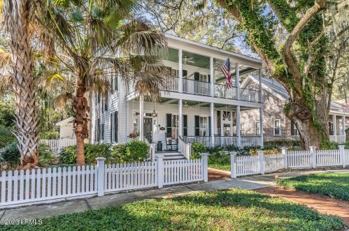 31 Newpoint Rd, Beaufort, SC 29907-2045