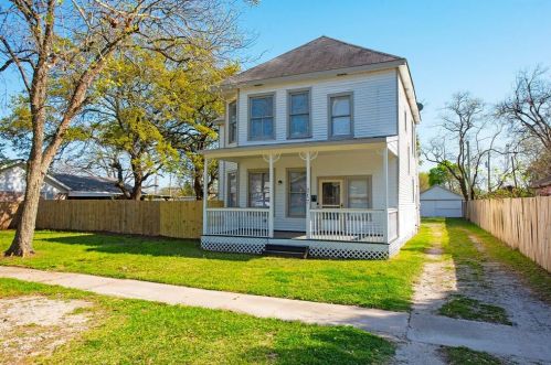 217 3rd Ave, Texas City, TX 77590-7918