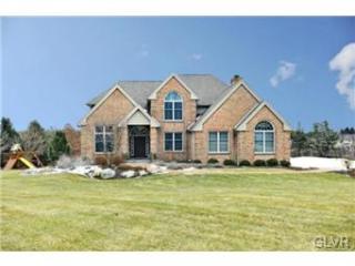 8715 Summit Cir, Fogelsville, PA 18051-2047