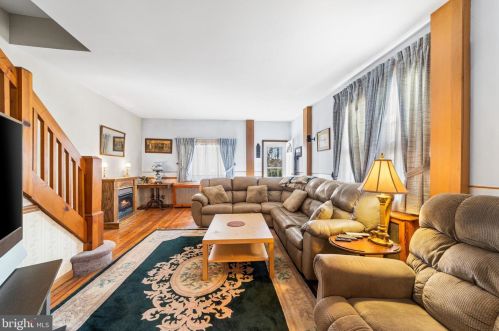 15 Brown St, Gloucester, NJ 08030-1837