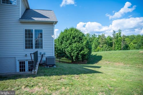 10411 Silver Creek Ct, Spotsylvania VA  22553-4482 exterior