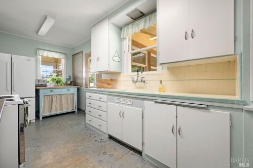 242 Highland Ave, Penngrove, CA 94951-8663
