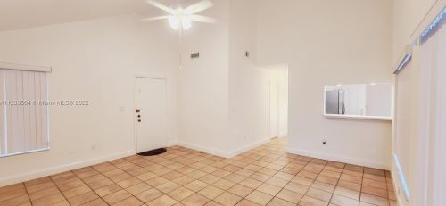 692 102nd Ct, Miami, FL 33172-4052