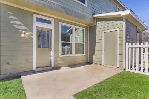 235 Michaelis, Uhland TX  78640-4322 exterior